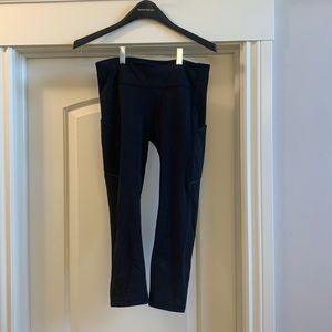 Black Lululemon Cropped Legging